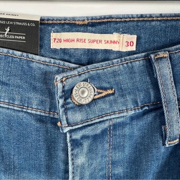NWT LEVIS 720 HIGH-RISE SUPER SKINNY HYPERSTRETCH Jeans Raw Hem Size 30x30 - Picture 4 of 16